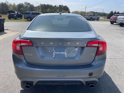 Used 2017 Volvo S60 T5 Dynamic image 4