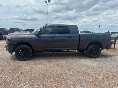 Used 2025 RAM 2500 Laramie AWD/4WD image 2