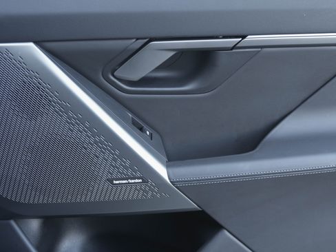 Certified 2025 BMW 530i xDrive w/ Premium Package image 31