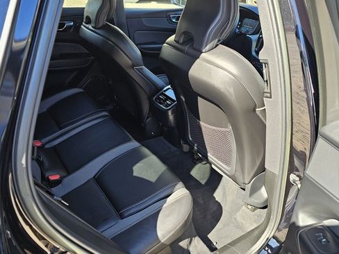 Certified 2022 Volvo XC60 B6 R-Design w/ Climate Package image 9