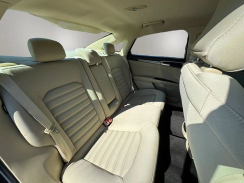 Used 2015 Ford Fusion SE FWD image 13