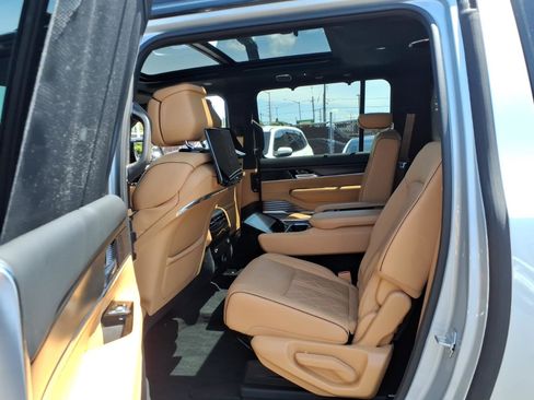 Used 2024 Jeep Grand Wagoneer L Series III w/ Rear Seat Video Group 1 AWD/4WD image 16