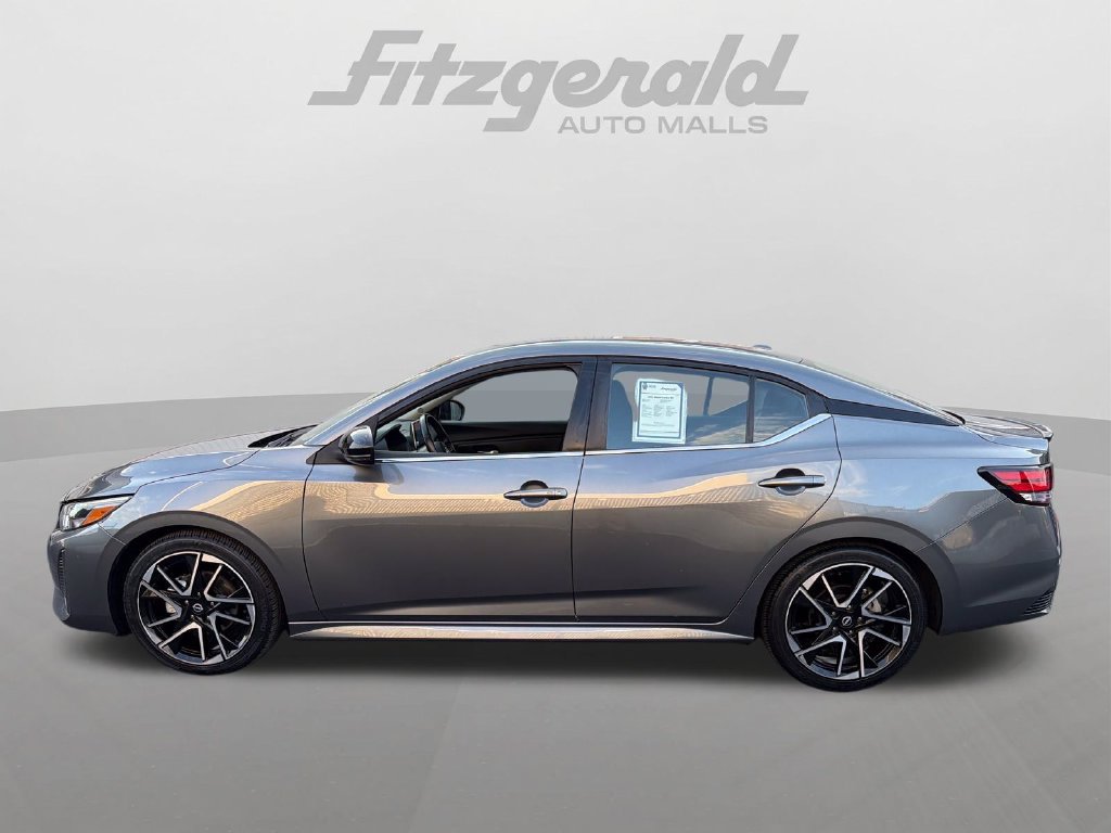 Used 2025 Nissan Sentra SR FWD image 3