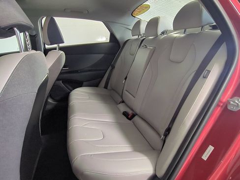 Used 2025 Hyundai Elantra Limited FWD image 14