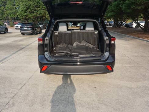 Used 2023 Toyota Highlander XLE FWD image 20