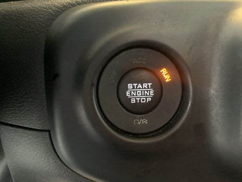 Used 2023 Jeep Wrangler Unlimited Sahara AWD/4WD image 20