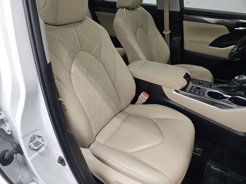Used 2023 Toyota Highlander Platinum AWD/4WD image 40