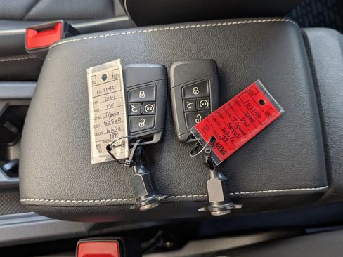 Used 2024 Volkswagen Tiguan SEL R-Line AWD/4WD image 38