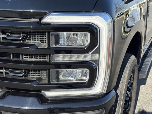 Used 2024 Ford F250 XLT w/ Black Appearance Package image 11