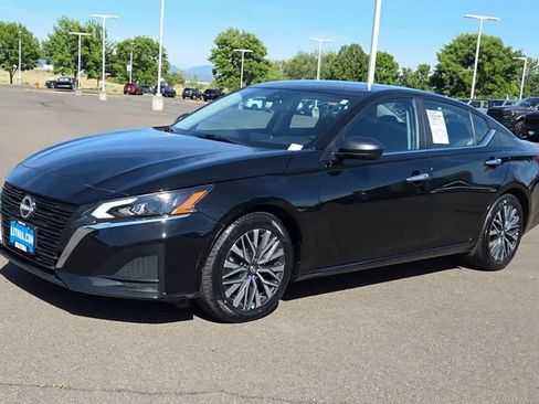 Used 2025 Nissan Altima 2.5 SV FWD image 4