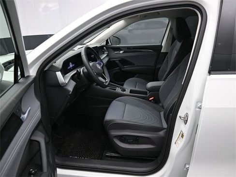 New 2026 Volkswagen Tiguan SE image 9