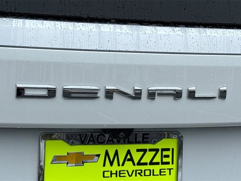 Used 2025 GMC Yukon XL Denali image 12