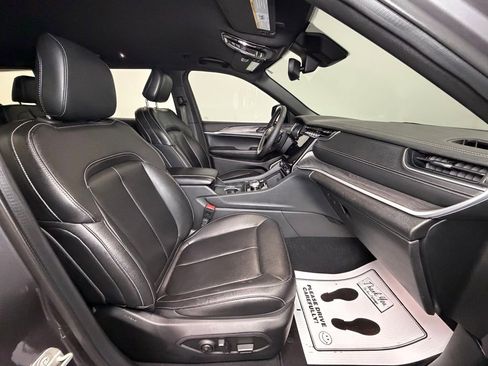 Used 2024 Jeep Grand Cherokee L Limited w/ Black Appearance Package image 11