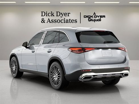 Used 2025 Mercedes-Benz GLC 300 4MATIC image 17