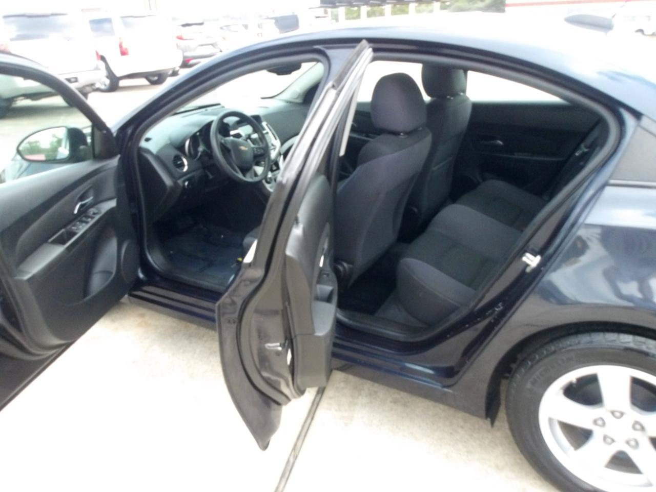 Used 2015 Chevrolet Cruze LT FWD image 14
