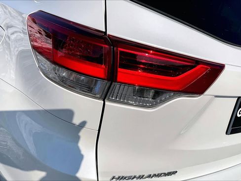 Used 2019 Toyota Highlander Limited image 29