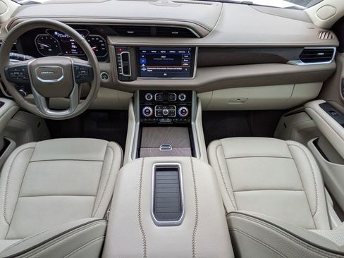 Used 2021 GMC Yukon XL Denali w/ Denali Premium Package RWD image 16