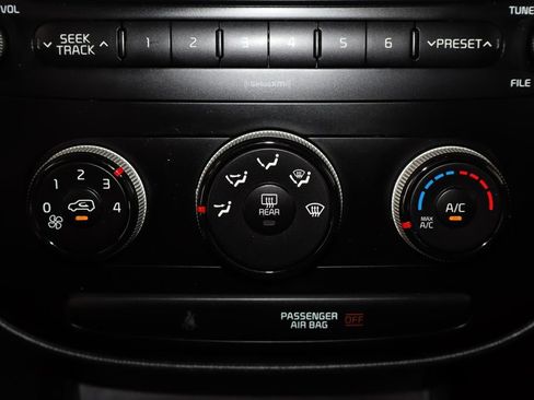 Used 2018 Kia Soul FWD image 23