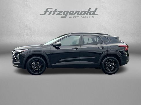 Used 2025 Chevrolet Trax LT FWD image 5