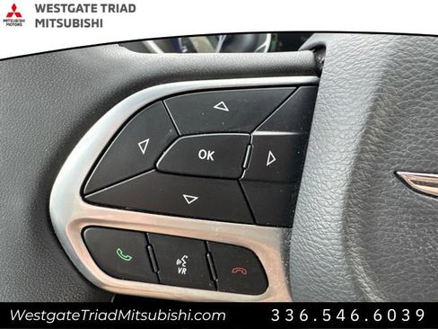 Used 2026 Chrysler Pacifica Select FWD image 10