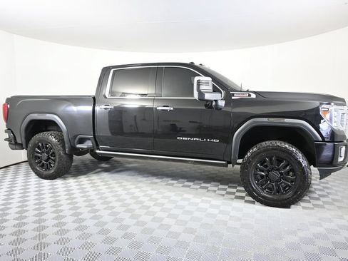 Used 2022 GMC Sierra 2500 Denali w/ Denali Black Diamond Edition AWD/4WD image 9