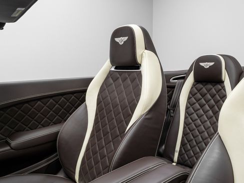 Used 2018 Bentley Continental GT image 14