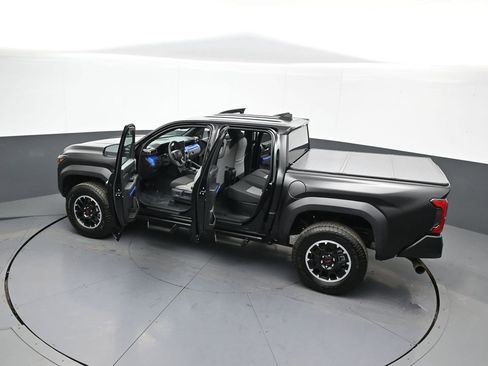 Certified 2025 Toyota Tacoma TRD Off-Road image 44