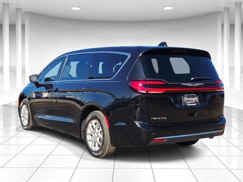 New 2026 Chrysler Pacifica Select image 5