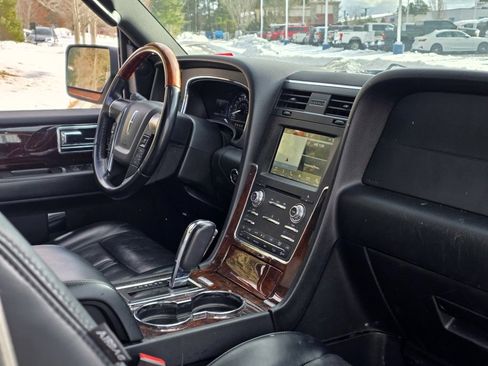 Used 2017 Lincoln Navigator L Select image 13
