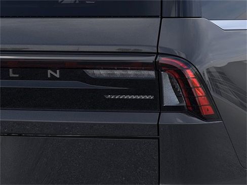 New 2026 Lincoln Navigator Reserve AWD/4WD image 21