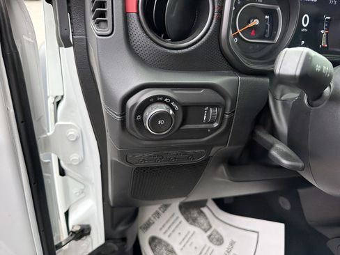 Used 2026 Jeep Wrangler Unlimited Rubicon AWD/4WD image 16