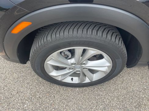 Used 2021 Buick Encore GX Preferred w/ Cold Weather Comfort Package AWD/4WD image 19