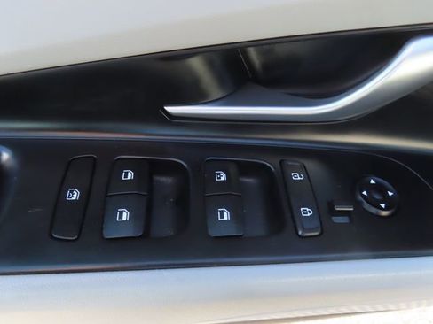 Used 2022 Hyundai Elantra Limited image 13