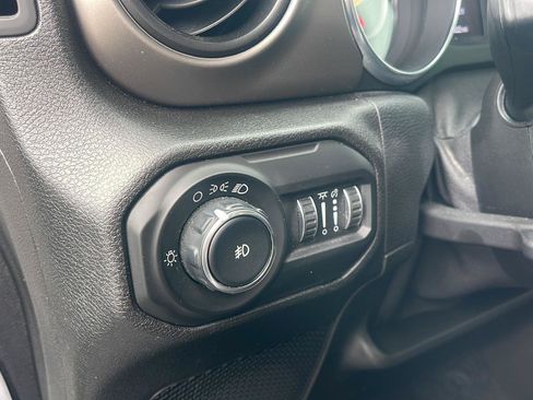 Used 2021 Jeep Wrangler Sport AWD/4WD image 17