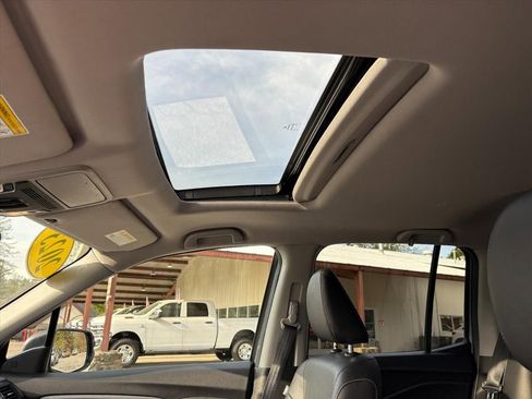 Used 2023 Honda Ridgeline RTL image 11