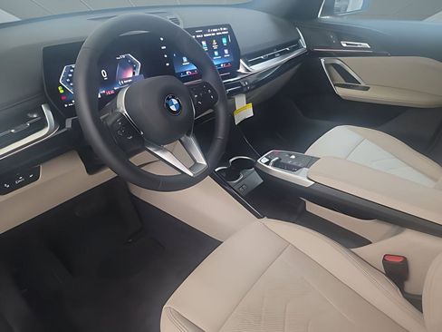 Used 2025 BMW X1 xDrive28i w/ Convenience Package image 4