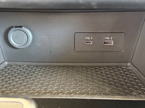 Used 2025 Nissan Pathfinder SV FWD image 34