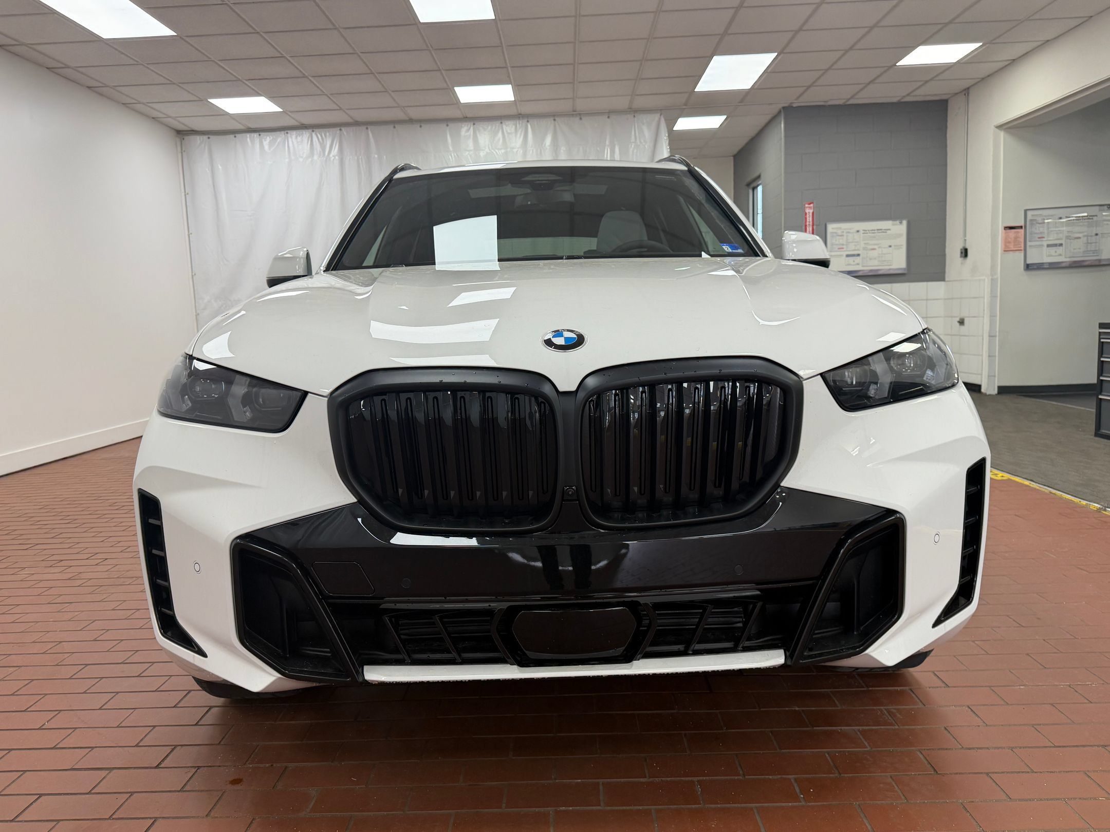 Used 2026 BMW X5 xDrive40i w/ M Sport Package AWD/4WD image 5