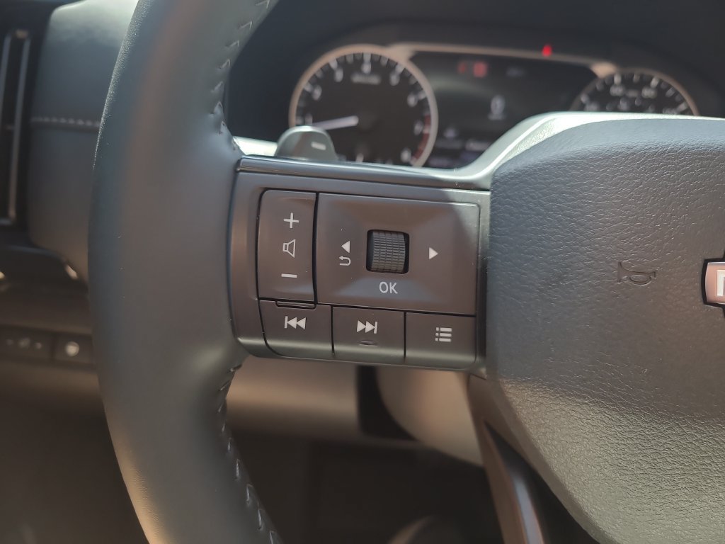Certified 2026 Nissan Pathfinder SV FWD image 28