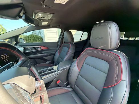 Used 2024 Chevrolet Equinox EV RS FWD image 16
