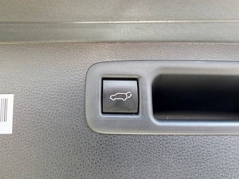 Used 2023 Toyota Highlander XLE AWD/4WD image 37