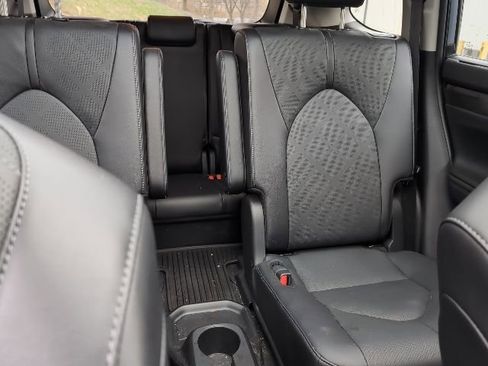 Used 2024 Toyota Highlander Platinum image 30