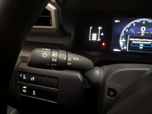 Used 2025 Toyota Tacoma SR5 image 35