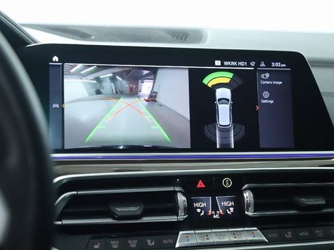 Used 2020 BMW X5 M50i w/ Premium Package image 27