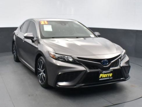 Used 2021 Toyota Camry SE image 6