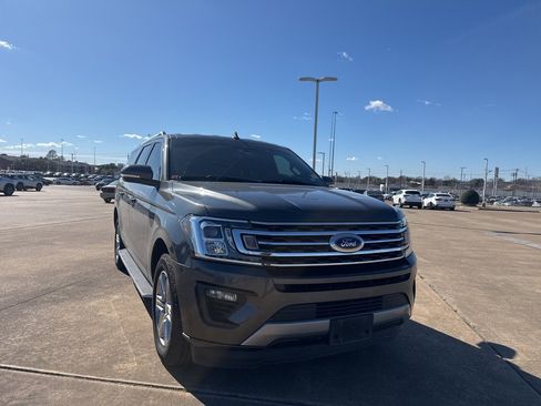 Used 2018 Ford Expedition Max XLT w/ Equipment Group 202A image 2