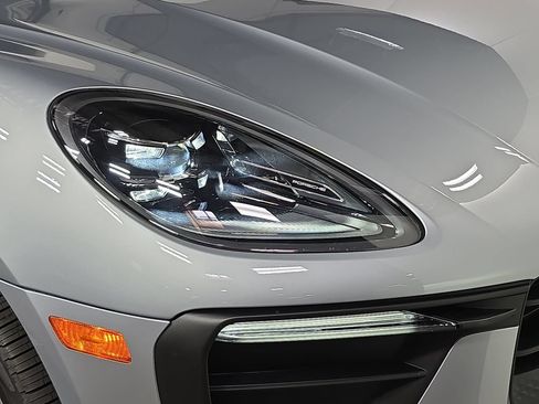 Certified 2026 Porsche Macan AWD/4WD image 12