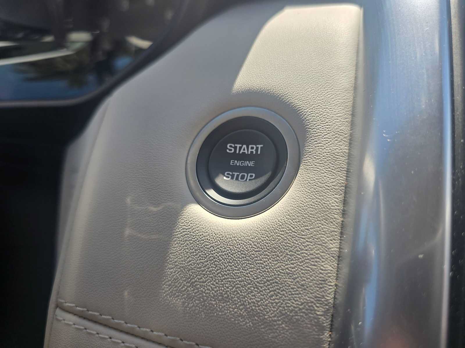 Used 2025 Land Rover Discovery Metropolitan Edition AWD/4WD image 30