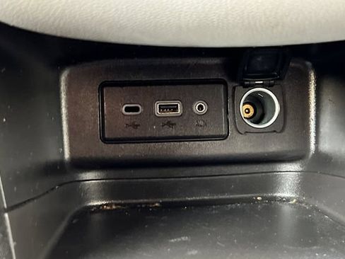 Used 2023 Chevrolet Equinox LS AWD/4WD image 38
