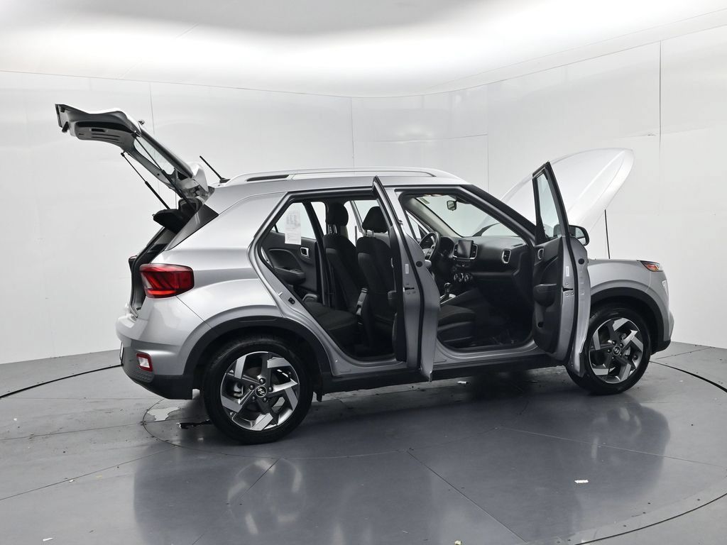 Used 2025 Hyundai Venue SEL FWD image 46